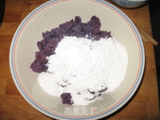 紫薯饼的做法步骤：2