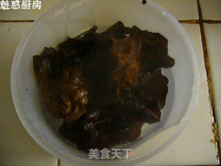 凉拌版--芹菜木耳的做法步骤：2