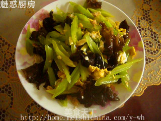 凉拌版--芹菜木耳的做法步骤：2