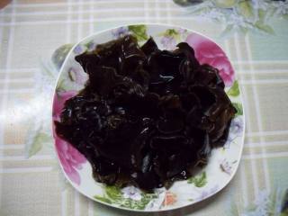 肉丸黑白菜——不失能量的减肥排毒菜的做法步骤：2