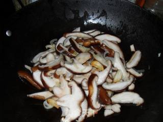 香菇扒油菜——家庭版的做法步骤：2
