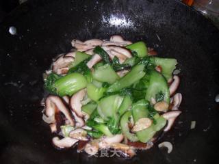香菇扒油菜——家庭版的做法步骤：2