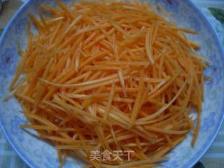 胡萝卜炒鸡蛋的做法步骤：2
