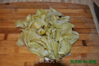 超级开胃的酸菜炒大肠的做法步骤：2