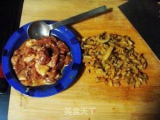 榨菜肉丝面包的做法步骤：4