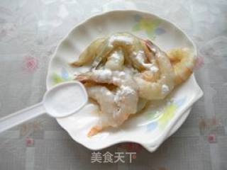 西芹腰果炒虾仁的做法步骤：2