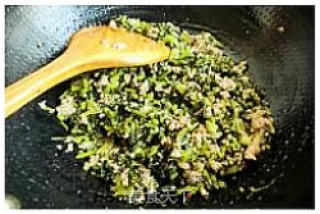雪菜盒子的做法步骤：2
