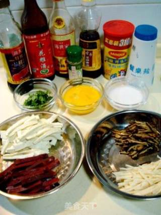 制作传统汤羹“红白豆腐酸辣汤”的做法步骤：4