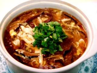 制作传统汤羹“红白豆腐酸辣汤”的做法步骤：4