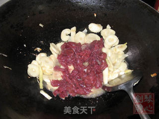 苦笋炒牛肉的做法步骤：5