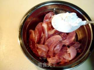 北方传统菜，家庭小炒“焦溜肉段”的做法步骤：4