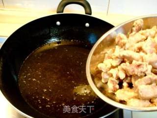 北方传统菜，家庭小炒“焦溜肉段”的做法步骤：4