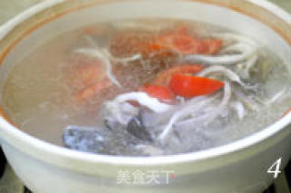 蘑菇番茄鱼丸汤的做法步骤：2