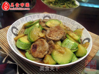 西葫芦炒鱼饼的做法步骤：3