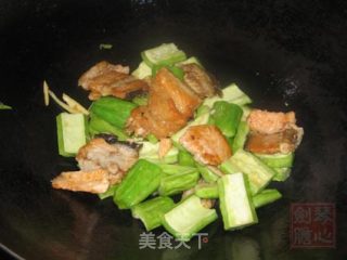【父亲节】--- 三文鱼骨烧凉瓜的做法步骤：4