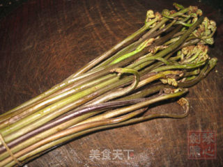 猪板根炒蕨菜的做法步骤：4