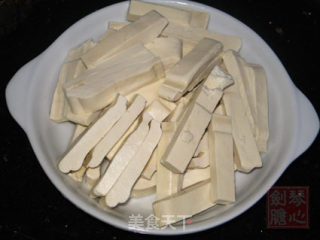 简单的蒜苗炒豆干的做法步骤：4
