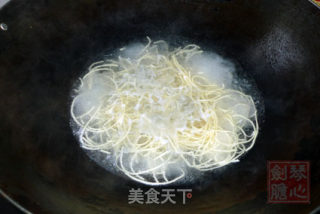 【炸酱面：我家新味道】随意版炸酱面的做法步骤：7