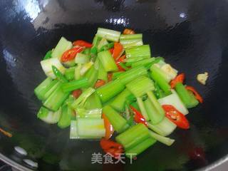 西芹炒豆皮的做法步骤：3