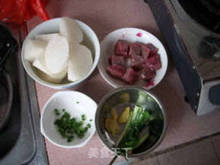 清炖萝卜牛肉的做法步骤：2