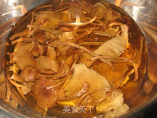 茶树菇炖鸡汤的做法步骤：2