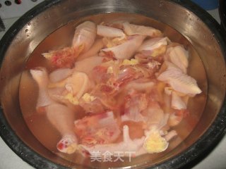 茶树菇炖鸡汤的做法步骤：2