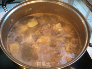 茶树菇炖鸡汤的做法步骤：2