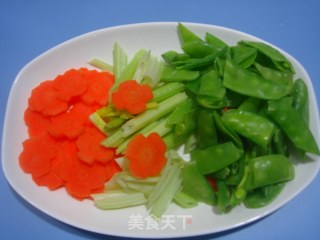 荷兰豆炒腊肉的做法步骤：3