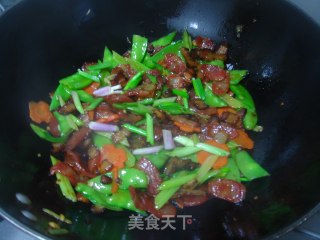 荷兰豆炒腊肉的做法步骤：3
