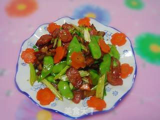 荷兰豆炒腊肉的做法步骤：3