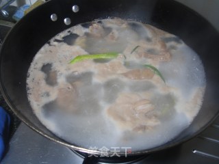 当归生姜羊肉汤的做法步骤：3