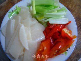 酸萝卜炒爽肚的做法步骤：3