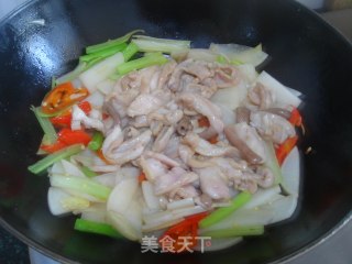 酸萝卜炒爽肚的做法步骤：3