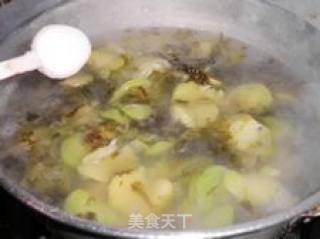 去除油水-----豆瓣咸菜汤的做法步骤：3