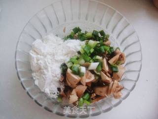 蘑菇煎饼的做法步骤：2