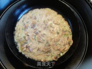 蘑菇煎饼的做法步骤：2