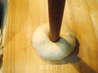 葡萄干柠檬口味的“咕咕洛夫面包”的做法步骤：6