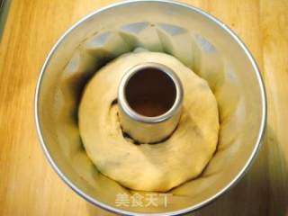 葡萄干柠檬口味的“咕咕洛夫面包”的做法步骤：6