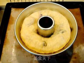 葡萄干柠檬口味的“咕咕洛夫面包”的做法步骤：6