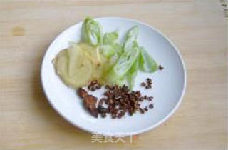 松菇炖鸡的做法步骤：2
