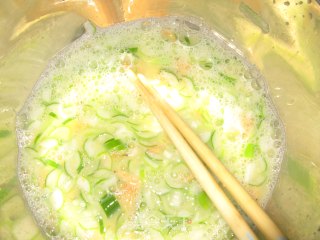 营养早餐——菜煎饼加小米绿豆粥的做法步骤：2