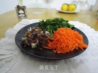 腊肉胡萝卜菠菜炒饭的做法步骤：2