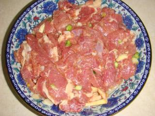 酸辣牛肉的做法步骤：2