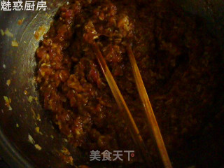芹菜肉火烧的做法步骤：2