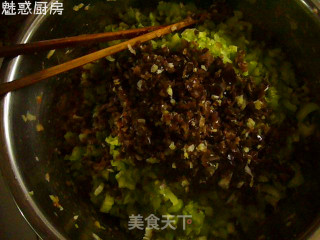 芹菜肉火烧的做法步骤：2
