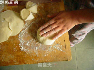 芹菜肉火烧的做法步骤：2
