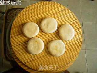 芹菜肉火烧的做法步骤：2