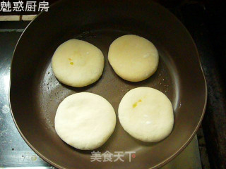 芹菜肉火烧的做法步骤：2