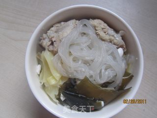不加调料的包菜炒粉条的做法步骤：2