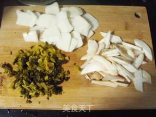 快乐主食篇10分钟搞定--酸菜年糕汤的做法步骤：3